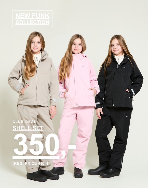 Børn i beige, lyserødt og sort shell-sæt står mod lys baggrund. Kampagnetekst: „New Funk Collection. Club Deal Shell Set 350,- (Reg. price 410,-)“.
