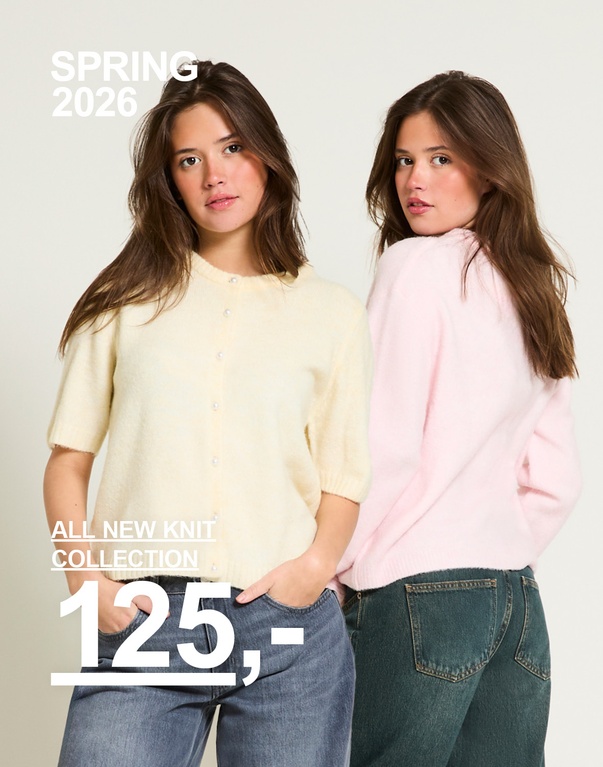 To piger i striktrøjer, én lysegul og én lyserosa. Kampagnetekst: 'NEW KNIT COLLECTION, KNIT, 125,-'.