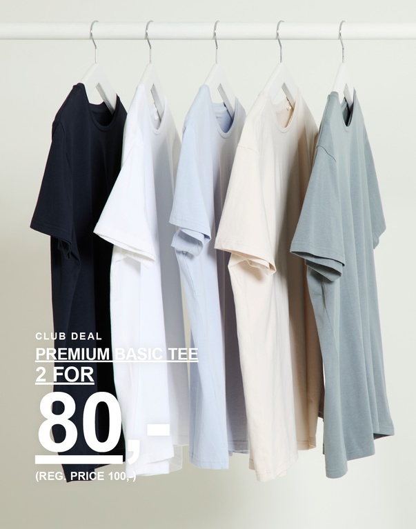 Fem t-shirts i sort, hvid, lyseblå, beige og salviegrøn hængende på række mod lys baggrund. Club deal premium basic tee 2 for 80,- (reg. price 100,-)