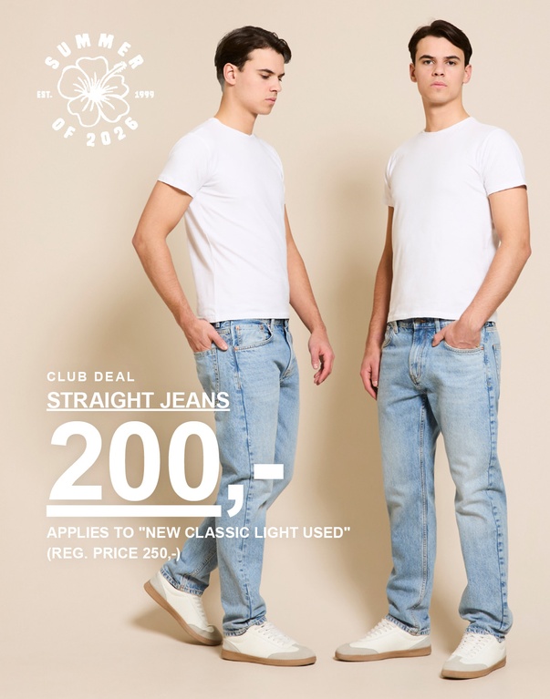 Jeans “New Classic” – Club Deal 200,- (Reg. price 250,- | Applies to “New Classic Light Used”), lyseblå jeans på to modeller.