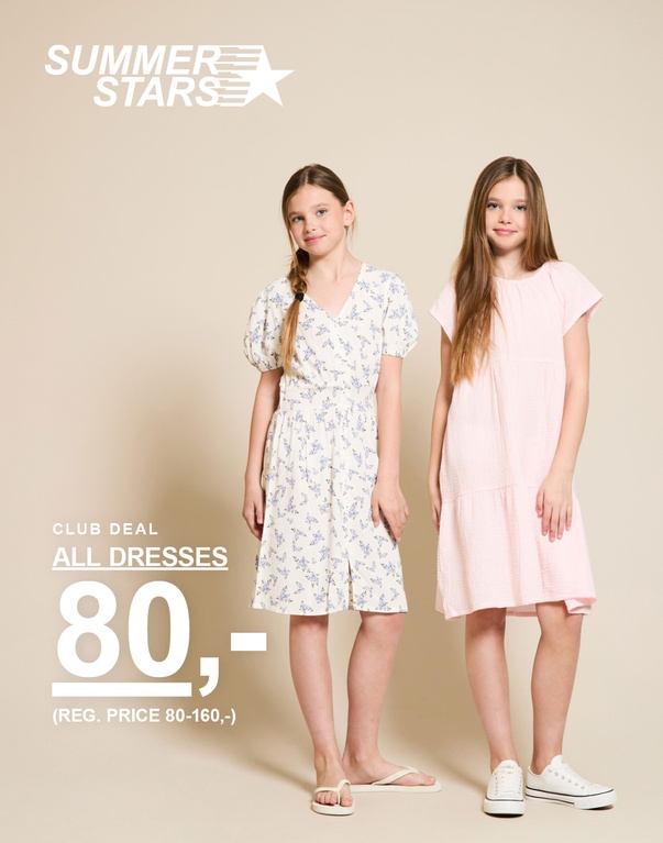 Tre piger står foran en lys baggrund iført kjoler i gul, hvid med blomsterprint og lyserød. CLUB DEAL ALL DRESSES 80,- (REG. PRICE 80-160,-)