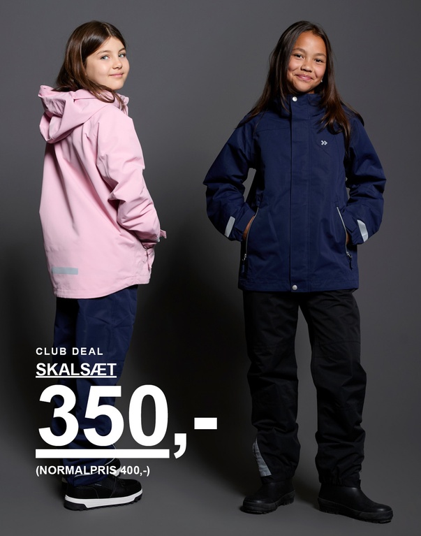 To børn i skalset – et i rosa og et i navy. Kampagnetekst: "CLUB DEAL, SKALSET 350,- (NORMALPRIS 400,-)"