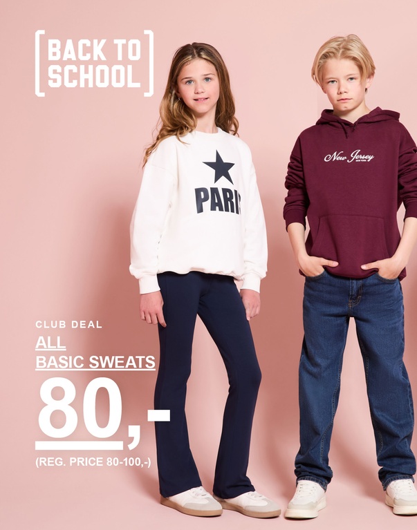 Tre børn i sweatshirts og hættetrøjer fra Back to School-kollektionen. Club Deal: alle sweats 80 kr. Normalpris: 80–100 kr.