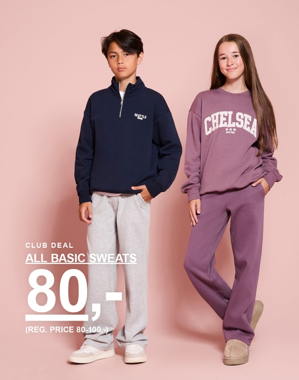 Tre børn har sweatshirts på i lyserød, mørkeblå og lilla. AUTUMN 2026 – CLUB DEAL – ALL BASIC SWEATS 80,- (REG. PRICE 80–100,-).