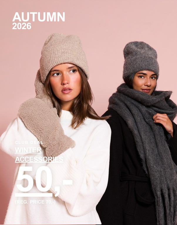 To kvinder med hvid hue og brune ørevarmere. Kampagnetekst: “CLUB DEAL WINTER ACCESSORIES 50,- (REG. PRICE 70,-)”.
