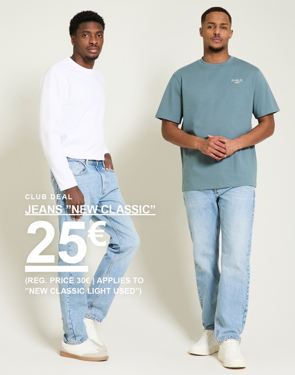Kaksi miestä vaaleissa farkuissa ja yläosissa valkoisena ja vihreänä vaaleaa taustaa vasten. Club deal jeans “New Classic” 25€ (reg. price 30€ | applies to “New Classic Light Used”)
