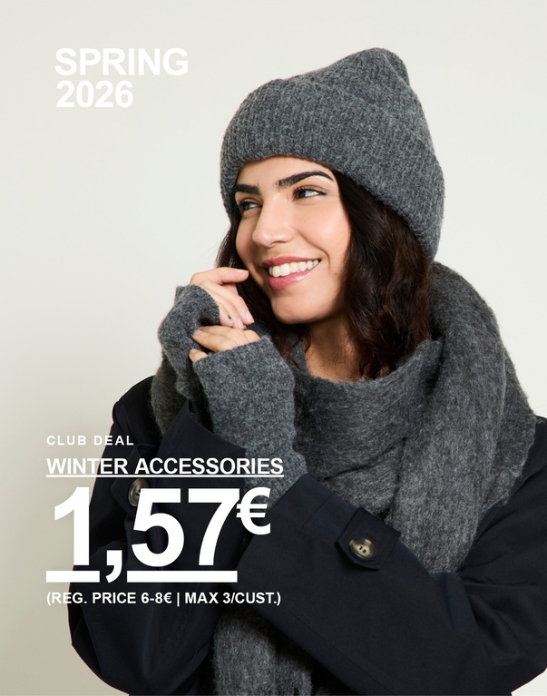 Nainen harmaassa neulotussa pipossa ja harmaassa huivissa, mustassa takissa vaaleaa taustaa vasten. Club deal winter accessories 1,57€ (reg. price 6–8€ | max 3/cust.)