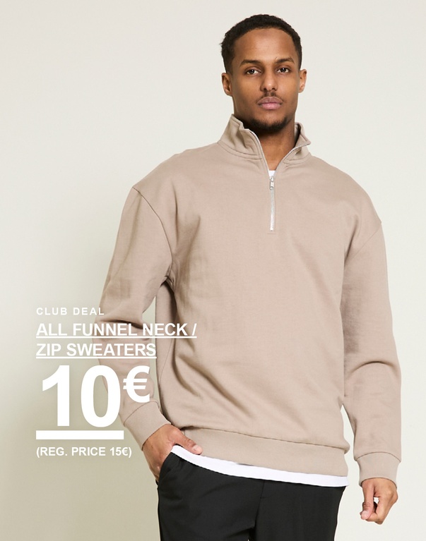 Mann in beigem Funnel-Neck-Sweatshirt mit Reißverschluss und dunklen Hosen vor hellem Hintergrund. Club deal. All funnel neck / zip sweaters 10€ (Reg. price 15€)