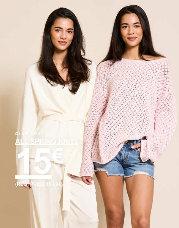 Drei Frauen in Strickwaren, eine in Hellblau, eine in Rosa und eine in Off-White. Kampanjtext: 'CLUB DEAL, ALL SPRING KNITS, 15€ (UVP 15-20€)'.