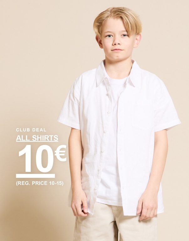 Lapsi valkoisessa lyhythihaisessa paidassa ja vaaleissa housuissa vaaleaa taustaa vasten. CLUB DEAL ALL SHIRTS 10€ (REG. PRICE 10-15)