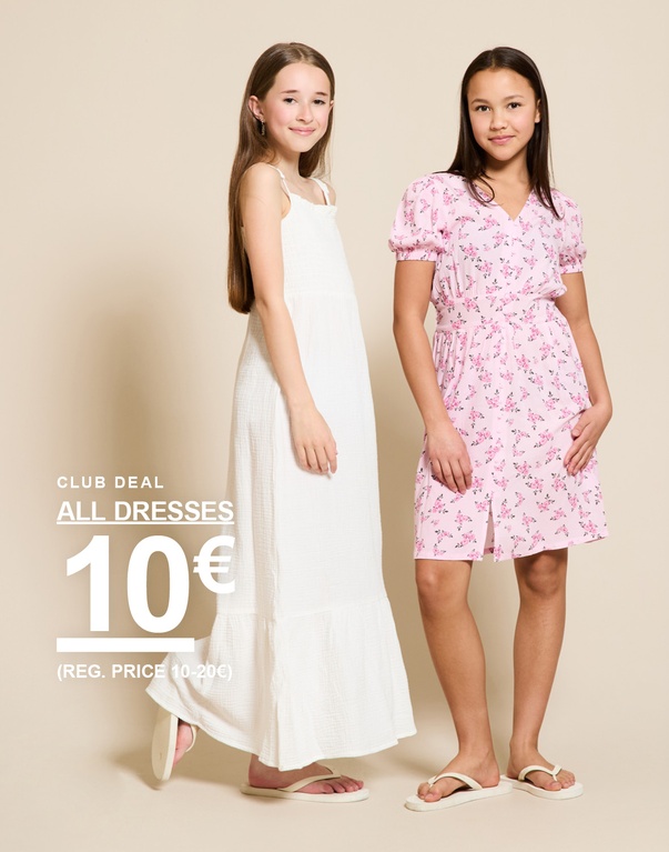 Zwei Kinder in Kleidern in Weiß und Rosa vor hellem Hintergrund. SCHOOL'S OUT! CLUB DEAL ALL DRESSES 10€ (REG. PRICE 10-20€)