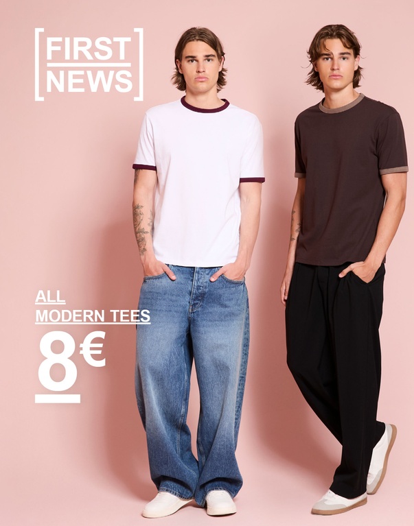 Drei Männer in modernen T-Shirts in Dunkelblau, Weiß und Dunkelbraun, kombiniert mit Jeans und Hosen. Kampagnentext: „MODERN TEES 8€“
