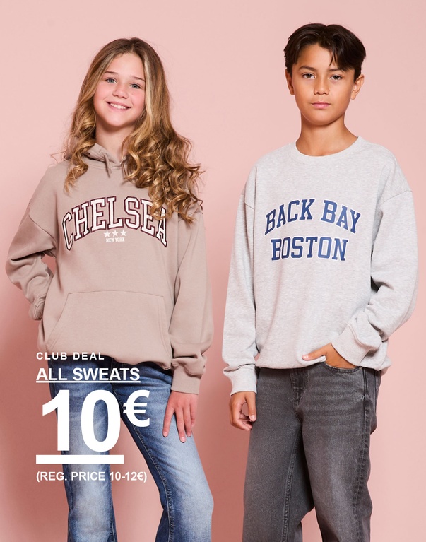 Ein Mädchen und ein Junge tragen Sweats in Beige und Grau. AUTUMN 2026 – CLUB DEAL – ALL SWEATS 10€ (regulärer Preis 10–12€).