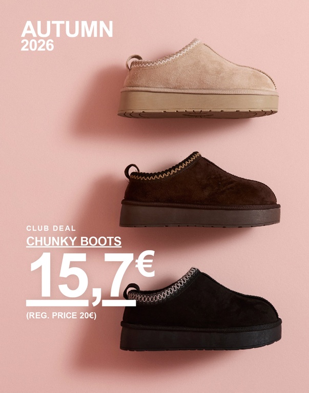 Ein Model sitzt auf einem Holzhocker und trägt weiße, weit geschnittene Jeans sowie braune Chunky Boots. Club Deal: Chunky Boots für 15,70 €, regulärer Preis 20 €. Max. 1 Paar pro Kunde.