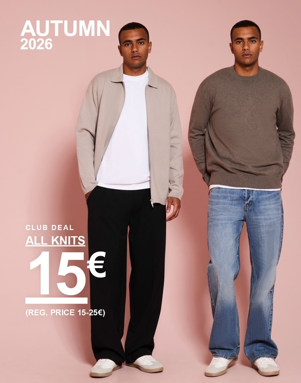Twee mannen in gebreide kleding en broeken. Campagnetekst: “CLUB DEAL ALL KNITS 15€ (REG. PRICE 15-25€)”.