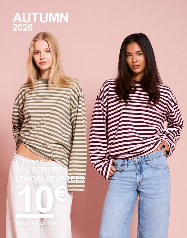 Drie meiden in gestreepte longsleeves in beige, burgundy en bruin. Campagnetekst: ‘ALL STRIPED LONGSLEEVE-TEES, 10€ (VAN 15€)’.