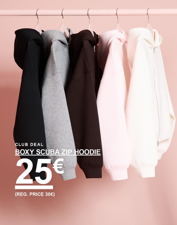 Boxy Scuba Zip Hoodies in Schwarz, Grau, Braun, Rosa und Weiß auf Kleiderbügeln. Kampagnentext: „CLUB DEAL, BOXY SCUBA ZIP HOODIE 25€ (UVP 30€)“.