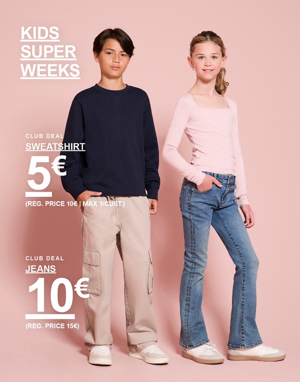 Poika ja kaksi tyttöä collegepaidassa ja farkuissa. KIDS SUPER WEEKS – CLUB DEAL: SWEATSHIRT 5€ (normaalihinta 10€, max. 1/asiakas) ja JEANS 10€ (normaalihinta 15€).