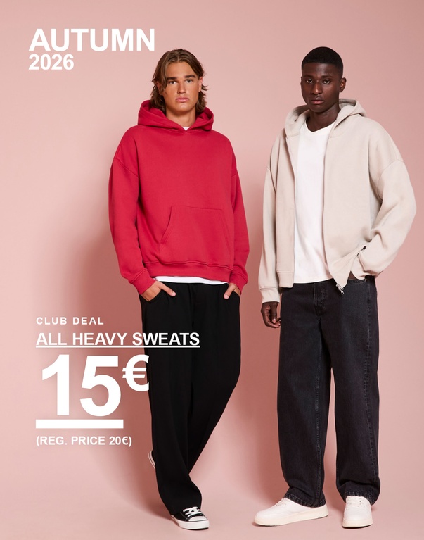 Zwei Männer in Hoodies und Hosen. Kampagnentext: "CLUB DEAL ALL HEAVY SWEATS 15€ (REG. PRICE 20€)".