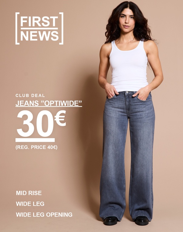 Kaksi naista valkoisissa toppeissa ja sinisissä leveälahkeisissa farkuissa. Kuvan teksti: ”FIRST NEWS. CLUB DEAL JEANS ‘OPTIWIDE’, 30€ (REG. PRICE 40€). MID RISE. WIDE LEG. WIDE LEG OPENING”.