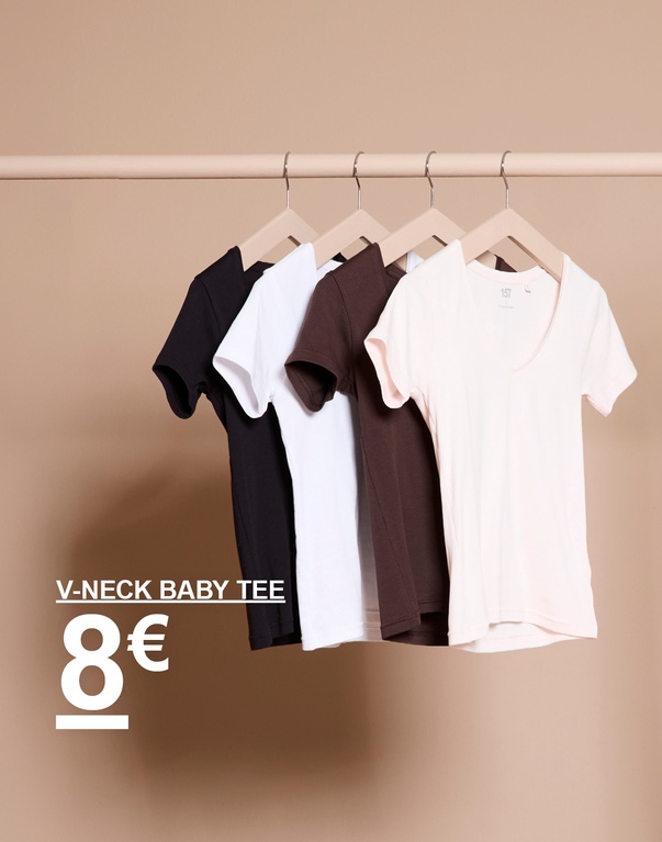 V-pääntiellä varustetut baby tee -paidat henkarissa väreissä musta, valkoinen, ruskea ja offwhite. Kampanjateksti: "V-NECK BABY TEE, 8€".