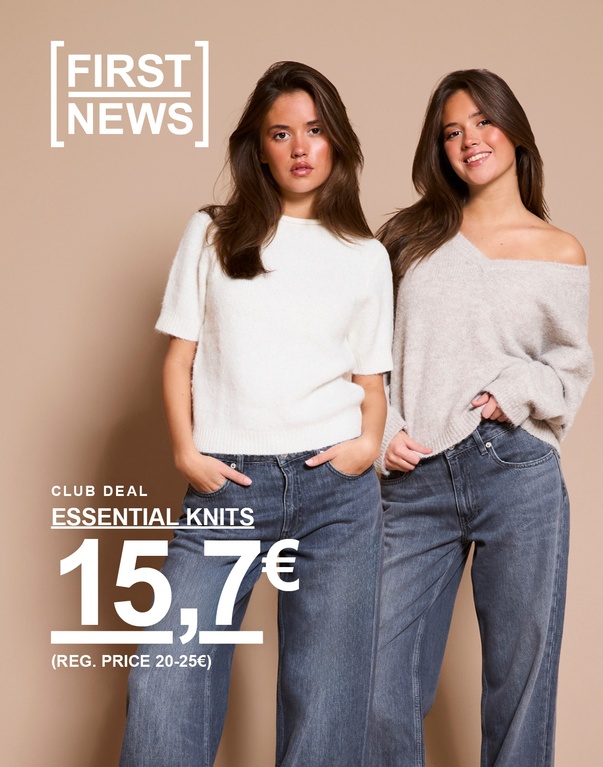Kaksi naista neulepuseroissa – yksi valkoisessa lyhythihaisessa neuleessa ja yksi vaaleanbeigessä v-aukkoisessa neuleessa. Kampanjateksti: "CLUB DEAL, ESSENTIAL KNITS, 15,7€ (OVH 20–25€)".