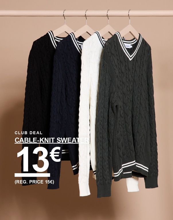 Neljä cable-knit sweater -neuletta mustana, tummansinisenä, valkoisena ja vihreänä henkarissa beigen taustan edessä. Kampanjateksti: “CLUB DEAL CABLE-KNIT SWEATER 13€ (REG. PRICE 15€)”.