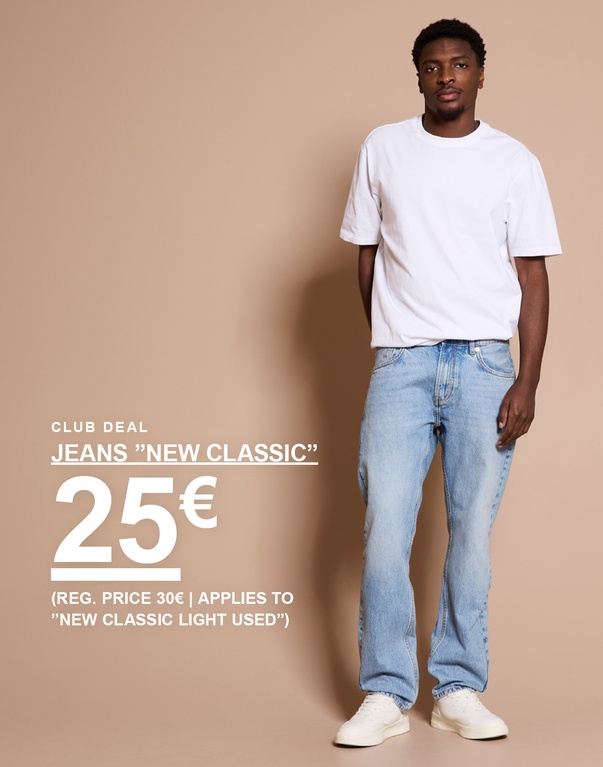 Mies valkoisessa t-paidassa ja vaaleansinisissä farkuissa beigen taustan edessä. Kampanjateksti: “CLUB DEAL JEANS ‘NEW CLASSIC’ 25€ (REG. PRICE 30€ | APPLIES TO ‘NEW CLASSIC LIGHT USED’)”.