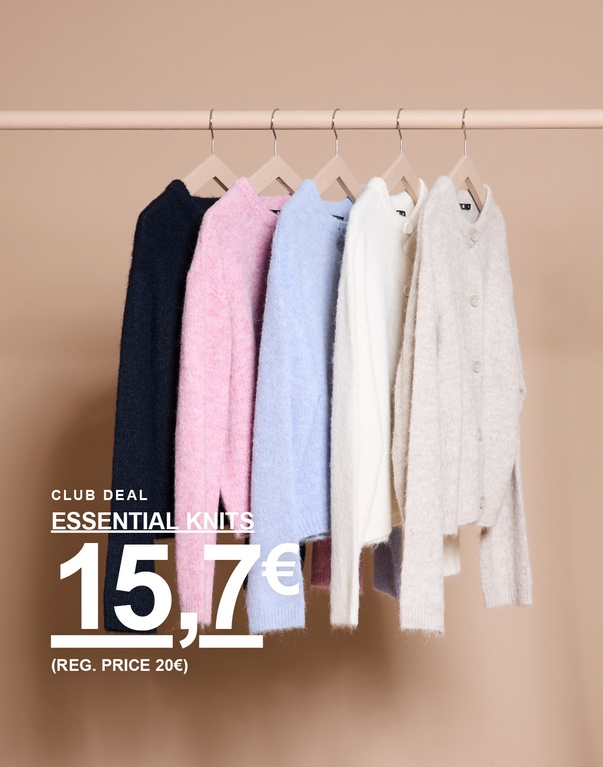 Neulepuserot henkarissa väreissä musta, vaaleanpunainen, valkoinen, vaalea beige ja vaaleansininen. Kampanjateksti: "CLUB DEAL, ESSENTIAL KNITS, 15,7€ (OVH 20€)".