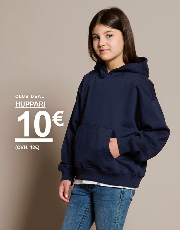 Tyttö tummansinisessä hupparissa. CLUB DEAL – HUPPARI 10 € (Norm. hinta 12 €)
