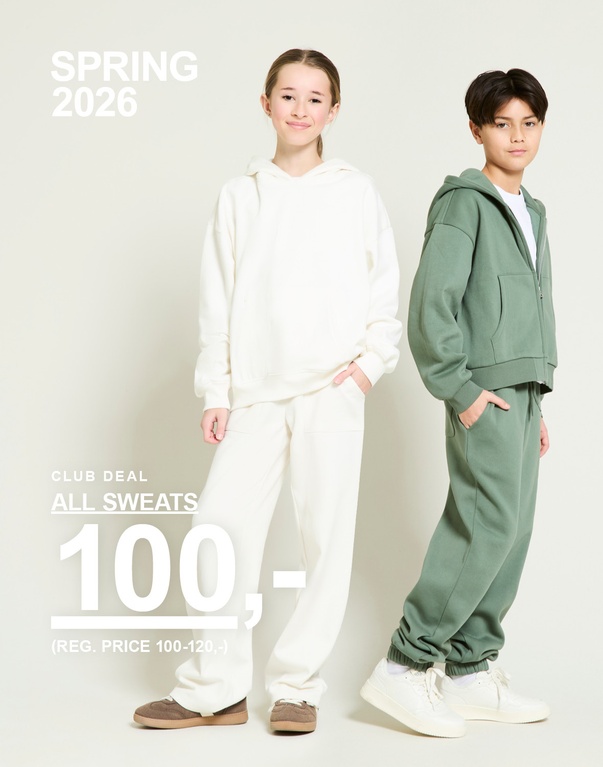 Tre barn i sweatshirts og sweatpants i lyseblå, rosa og offwhite mot lys bakgrunn. SPRING 2026 CLUB DEAL ALL SWEATS 100,- (REG. PRICE 100-120,-)