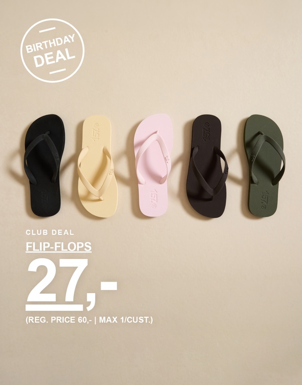 Fem ulike flats (sandaler og ballerinasko) i nøytrale farger mot beige bakgrunn. Kampanjepris 157 kr (før 200–300 kr), maks 1 per kunde per stil.