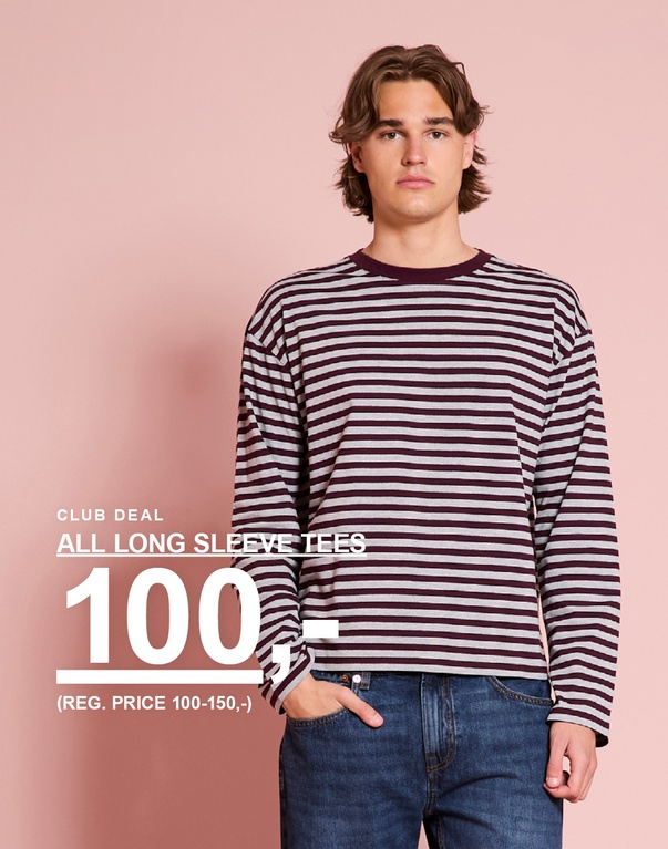 Gutt i stripete langermet t-skjorte og jeans. Kampanjetekst: "CLUB DEAL ALL LONG SLEEVE TEES 100,- (REG. PRICE 100-150,-)"