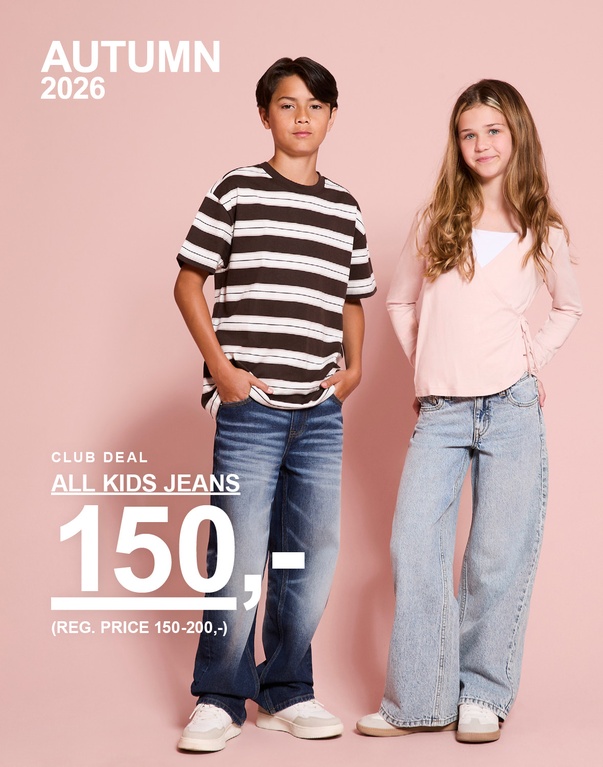 Tre barn bærer jeans i ulike vasker og modeller. AUTUMN 2026 – CLUB DEAL – ALL KIDS JEANS 150,- (REG. PRICE 150–200,-).