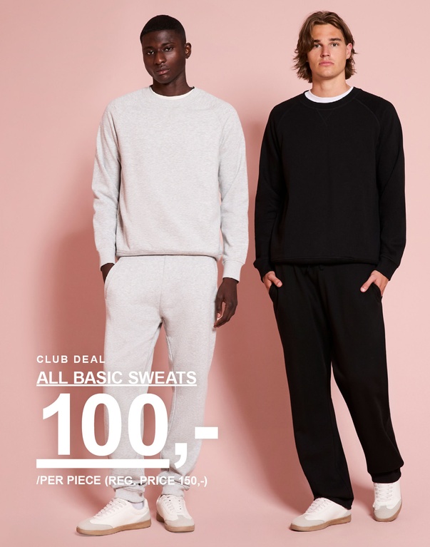 To gutter i grå og svarte sweatlooks. Kampanjetekst: "CLUB DEAL ALL BASIC SWEATS 100,- /PER PIECE (REG. PRICE 150,-)"