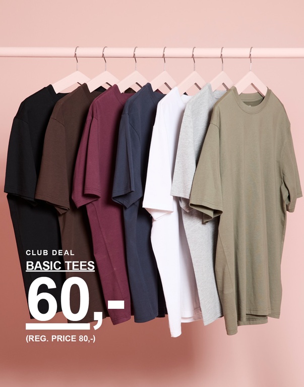 Basic t-skjorter i svart, brunt, burgunder, mørkeblått, hvitt, grått og beige. Kampanjetekst: "CLUB DEAL BASIC TEES 60,- (REG. PRICE 80,-)"
