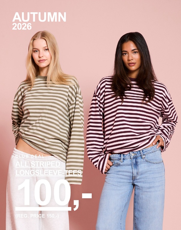 Tre jenter i stripete langermede T-skjorter i beige, burgundy og brun. Kampanjetekst: «ALL STRIPED LONGSLEEVE-TEES, 100,- (FAST PRIS 150,-)