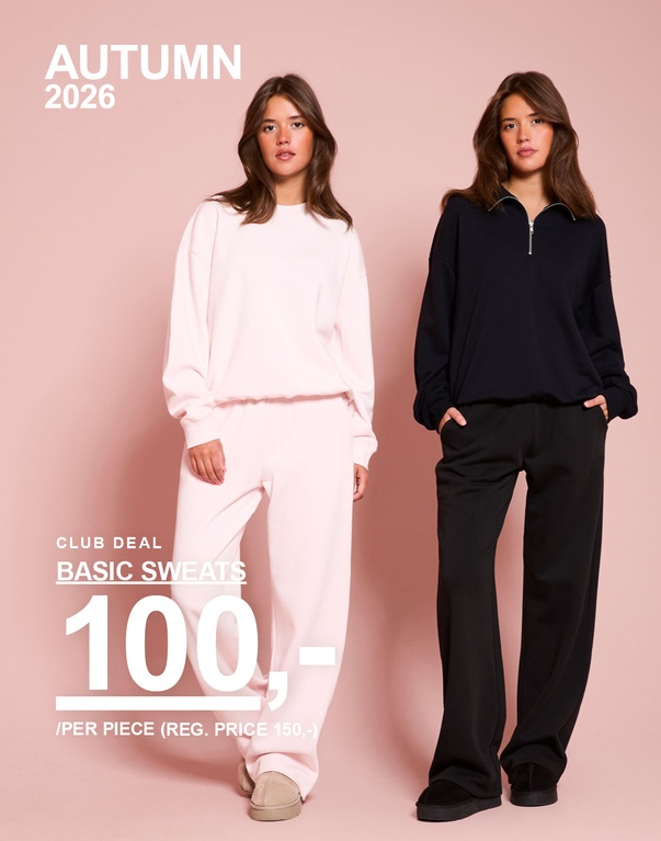 To jenter i sweats, én i hvitt og én i svart. Kampanjetekst: «CLUB DEAL – BASIC SWEATS 100,-/DEL (FAST PRIS 150,-)».
