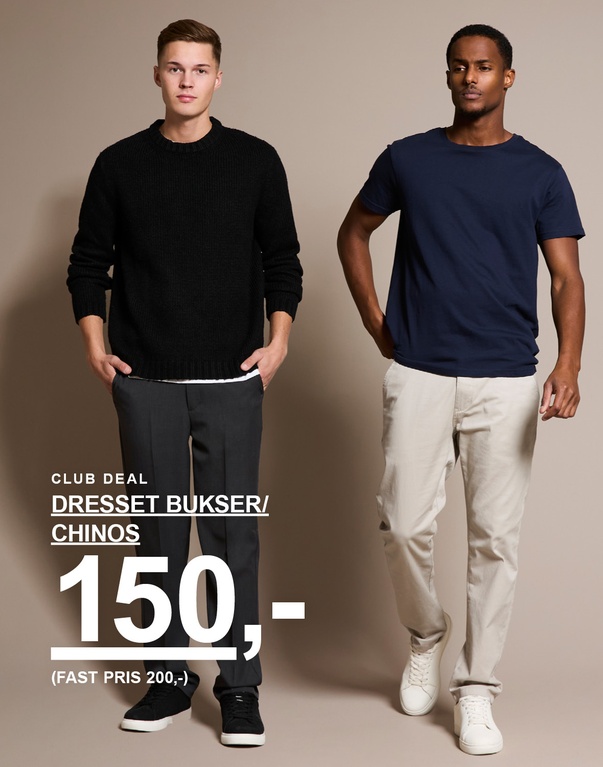 To menn; den ene i svart strikkegenser og mørke bukser, den andre i marineblå T-skjorte og lyse chinos. Tekst på bildet viser: “Club Deal Dresset bukser/Chinos 150,- (fast pris 200,-)”.