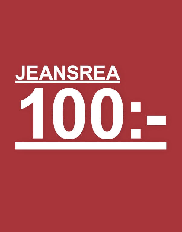 Tre tjejer i jeansen Blaze, två i blå denim och en i svart. Kampanjtext: "CLUB DEAL, ALL JEANS 'BLAZE', 300:- (REG. PRICE 300–400:-)".