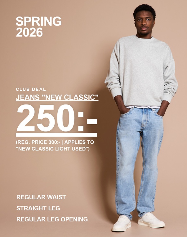 Man i ljusgrå sweatshirt och blå jeans “New Classic Light Used” mot beige bakgrund. Kampanjtext: “CLUB DEAL JEANS ‘NEW CLASSIC’ 250:- (REG. PRICE 300:- | APPLIES TO ‘NEW CLASSIC LIGHT USED’)”.