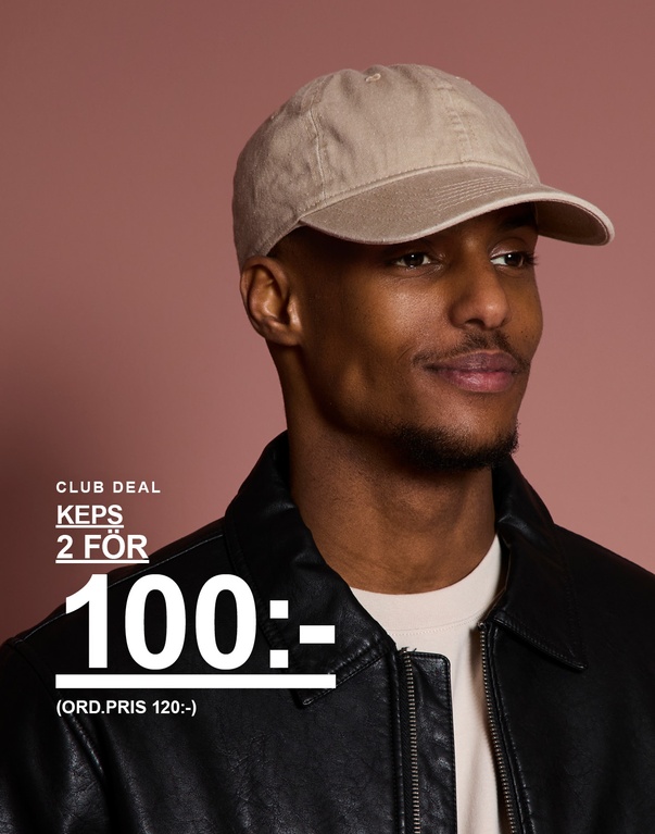 En kille i beige keps. Text: "Club Deal Keps 2 för 100:- (Ord. pris 120:-)"