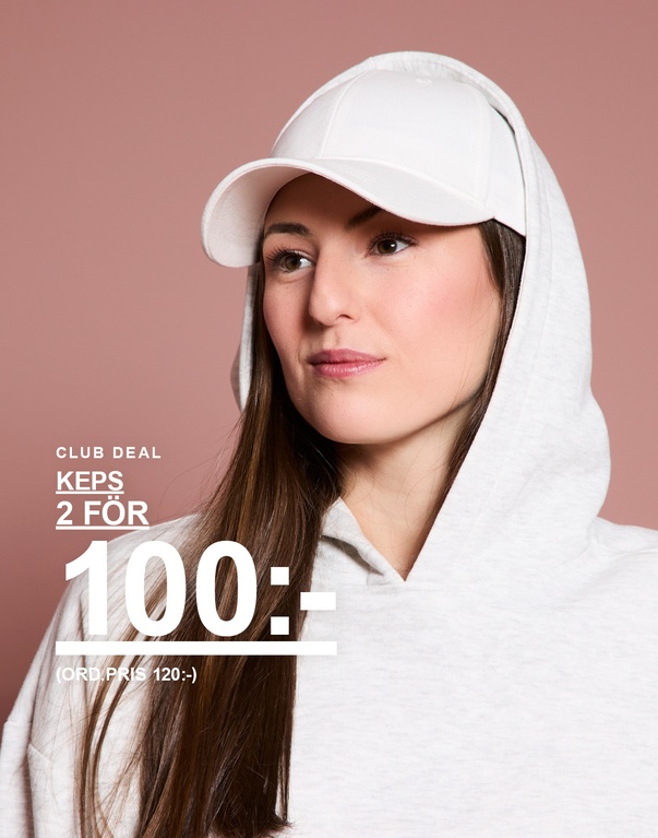 En tjej i vit keps. Text: "Club Deal Keps 2 för 100:- (Ord. pris 120:-)"