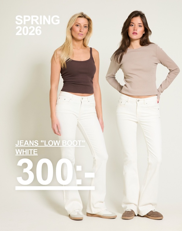 Två tjejer i vita jeans. Kampanjtext: ”JEANS ‘LOW BOOT’ WHITE, 300:-