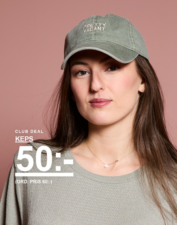 En tjej i vit keps. Text: "Club Deal Keps 2 för 100:- (Ord. pris 120:-)"