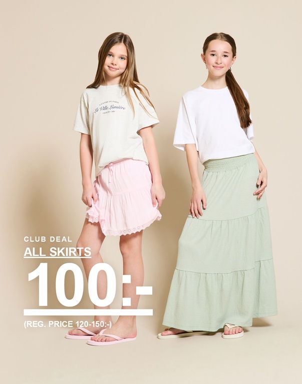 Två tjejer står mot en ljus bakgrund iklädda toppar och kjolar i rosa och ljusgrönt. CLUB DEAL ALL SKIRTS 100:- (REG. PRICE 120–150:-)