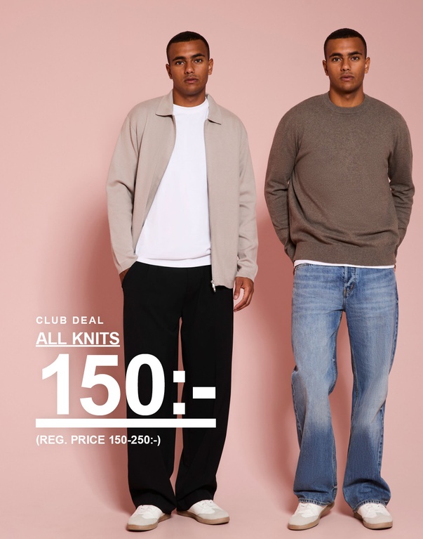 Två killar i stickade tröjor och byxor. Kampanjtext: “CLUB DEAL ALL KNITS 150:- (REG. PRICE 150-250:-)”.