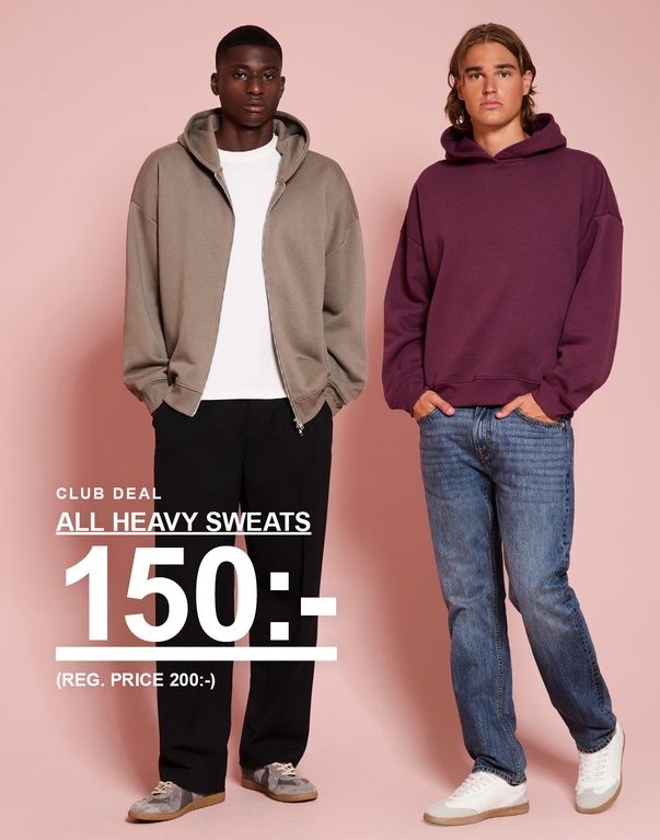Två killar i beige zip hoodie och vinröd hoodie. Kampanjtext: “CLUB DEAL ALL HEAVY SWEATS 150:- (REG. PRICE 200:-)”.