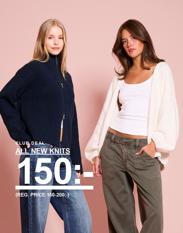 Två tjejer i stickade plagg, en i dark blue och en i off white. Kampanjtext: “ALL NEW KNITS, 150:- (ORD. PRIS 150–200:-)”.