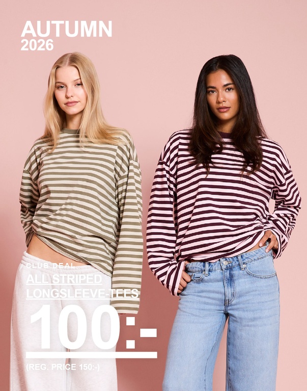 Tre tjejer i randiga långärmade t-shirts i beige, burgundy och brun. Kampanjtext: “ALL STRIPED LONGSLEEVE-TEES, 100:- (ORD. PRIS 150:-)”.